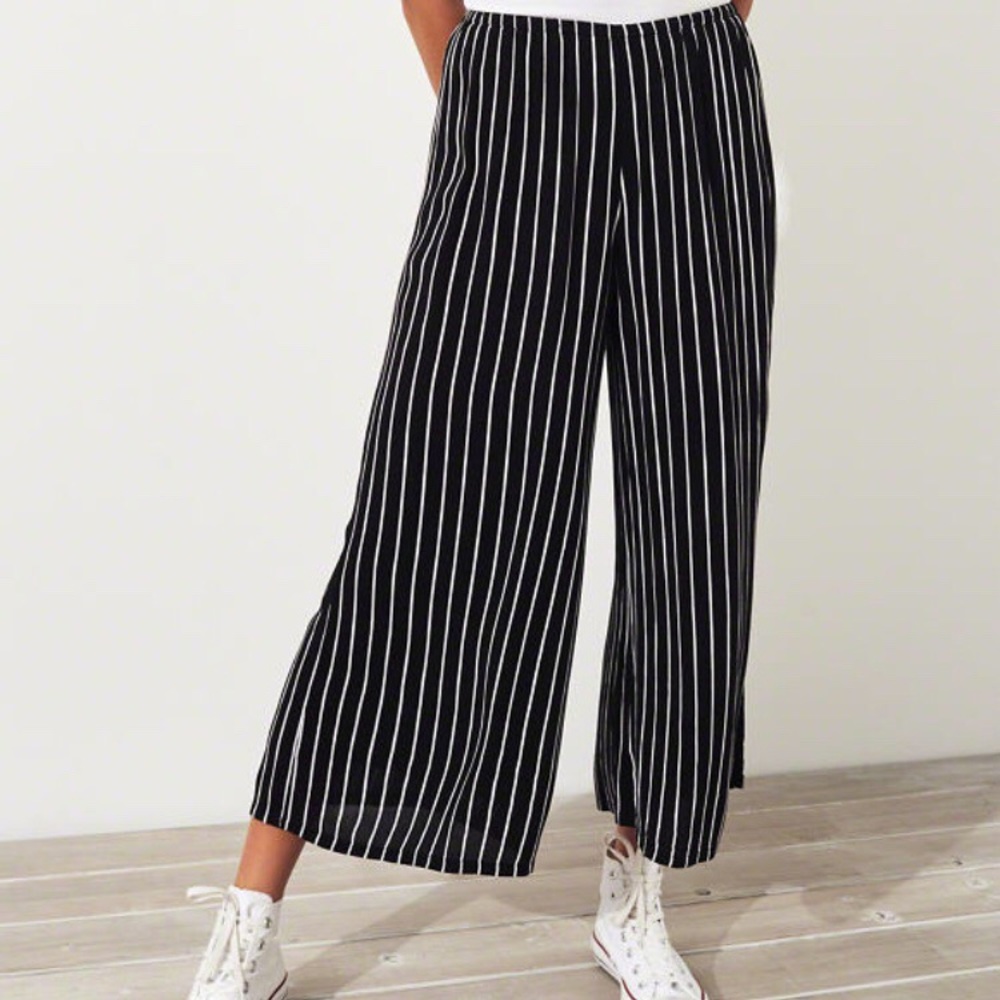 HOLLISTER Crop Wide-Leg Woven Pants